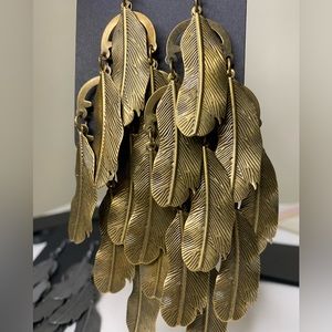 Beautiful Gold Feather Earrings Costume Jewelry